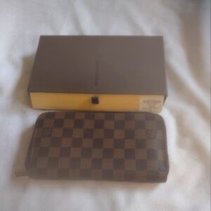 Louis Vuitton zipper wallet